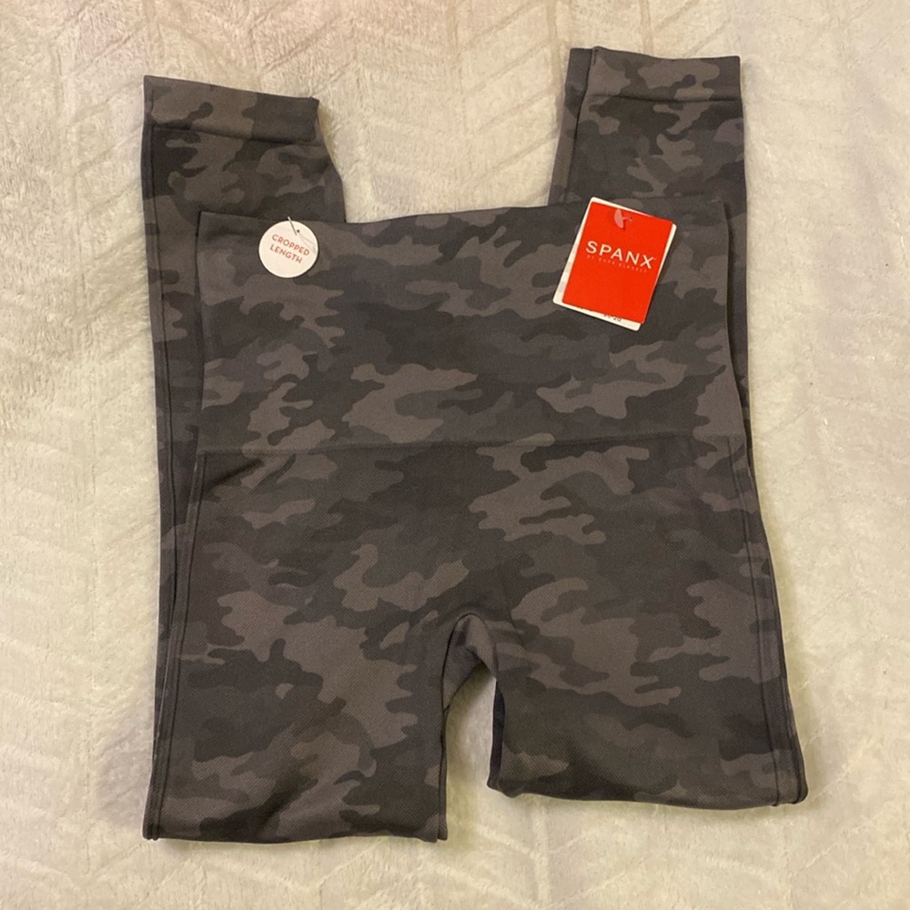 NWT Spanx cropped lamn leggings